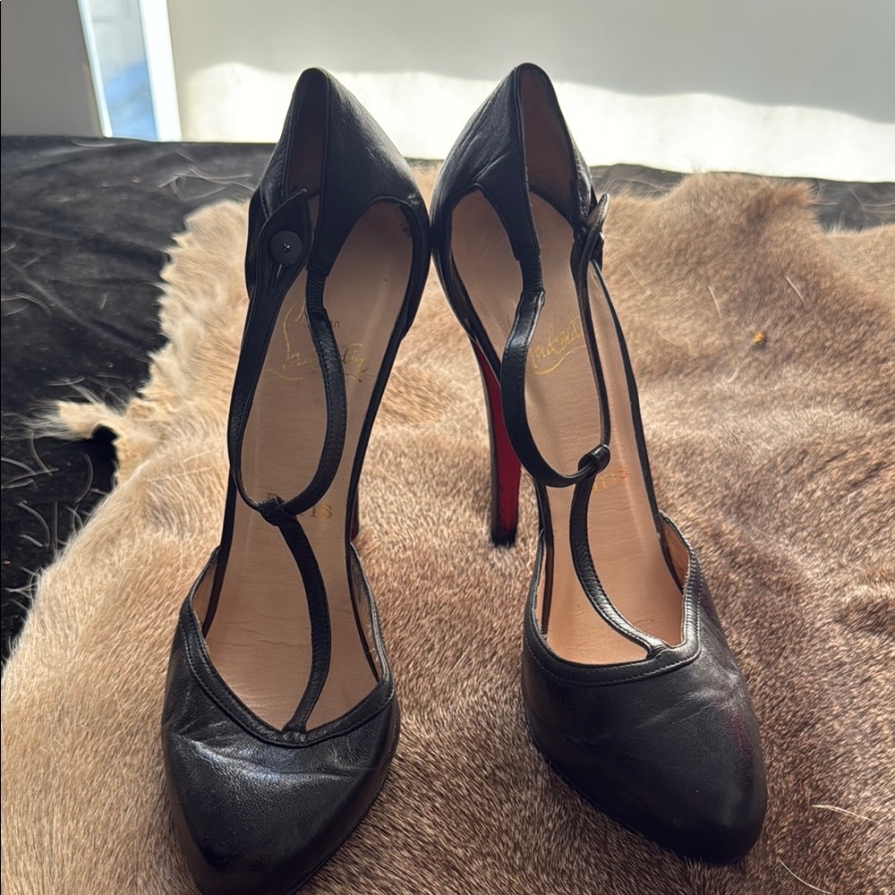 Black Heels with Tall Stiletto and Unique Cut-Out Design